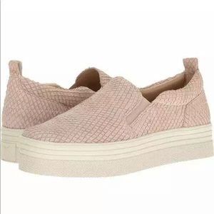 Marc Fisher blush platform shoe sz. 9